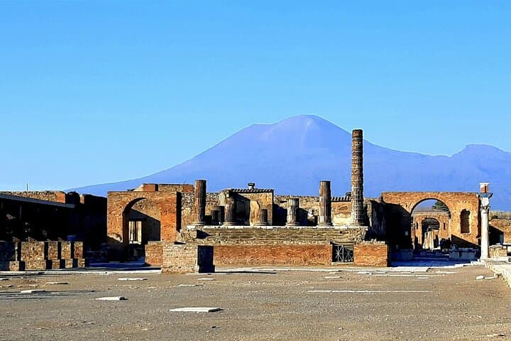 Naples/Salerno: Pompeii and Herculaneum with an Archaeologist