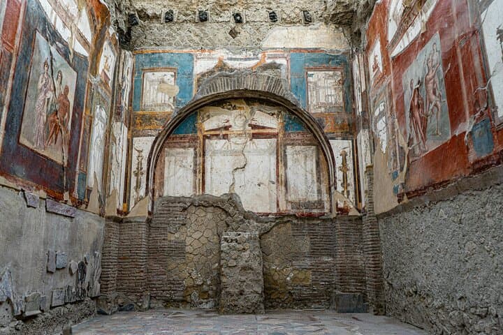 Naples/Salerno: Pompeii and Herculaneum with an Archaeologist