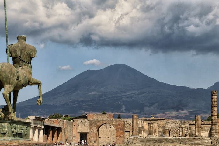 Naples/Salerno: Pompeii and Herculaneum with an Archaeologist