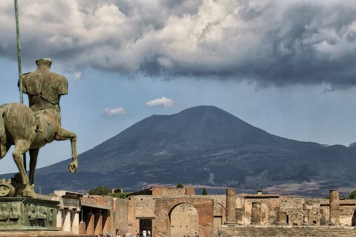 Pompeii with an Archaeologist Shared or Private Tour from Salerno