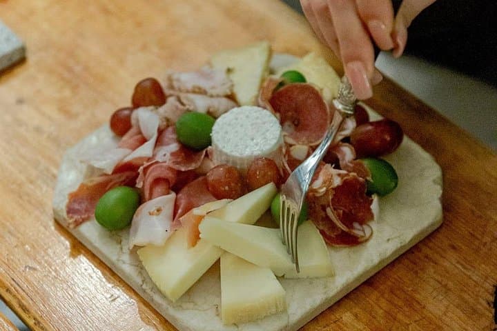 Frascati Wine Tasting Experience with Food Pairing