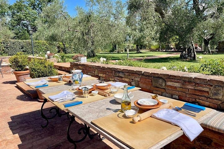 Cooking class at the farm in Tuscany