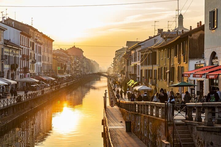 Milan Navigli Food and Drinks Tour with Aperitivo