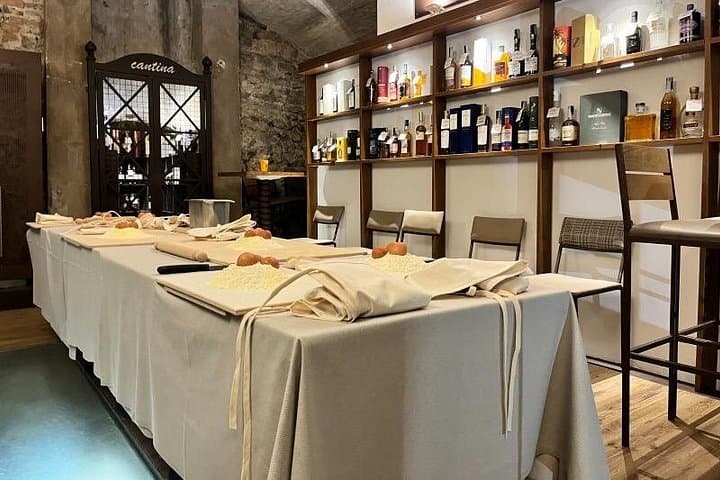 Hands-On Pasta and Tiramisu Class in a Florentine Palace