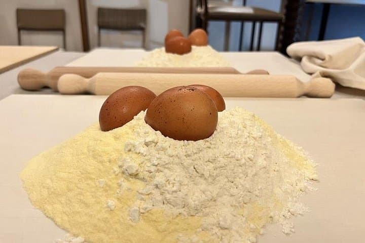 Hands-On Pasta and Tiramisu Class in a Florentine Palace