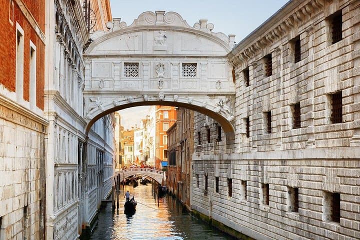 Venice Highlights Guided Walking Tour and Scenic Gondola Ride