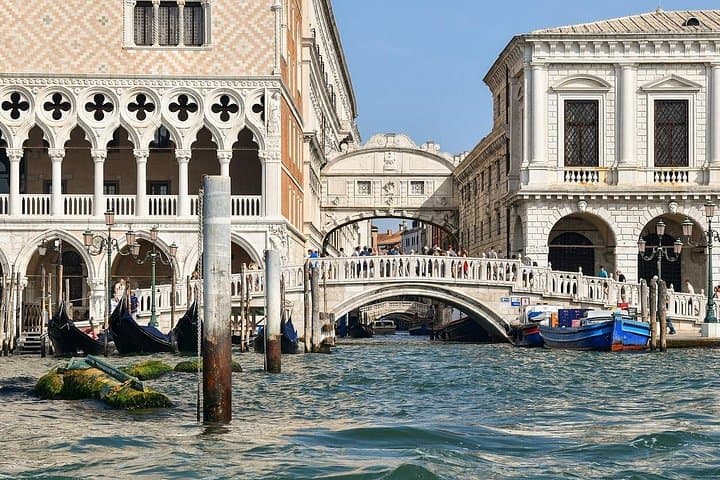 Venice Highlights Guided Walking Tour and Scenic Gondola Ride