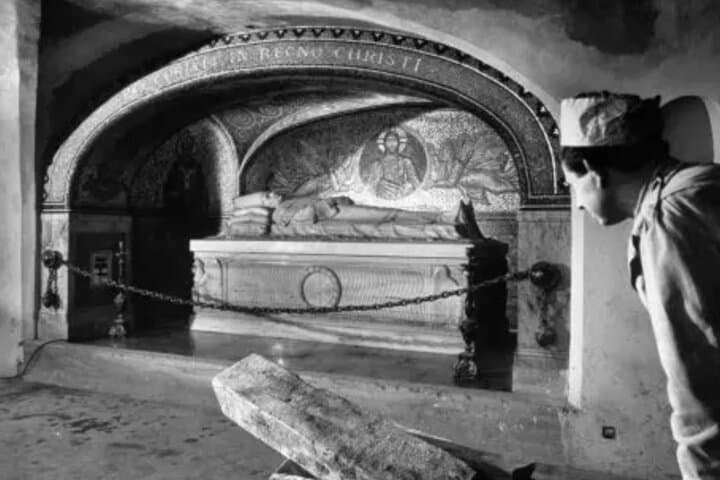 Scavi (excavations) St. Peter's Tomb and St. Peters Basilica