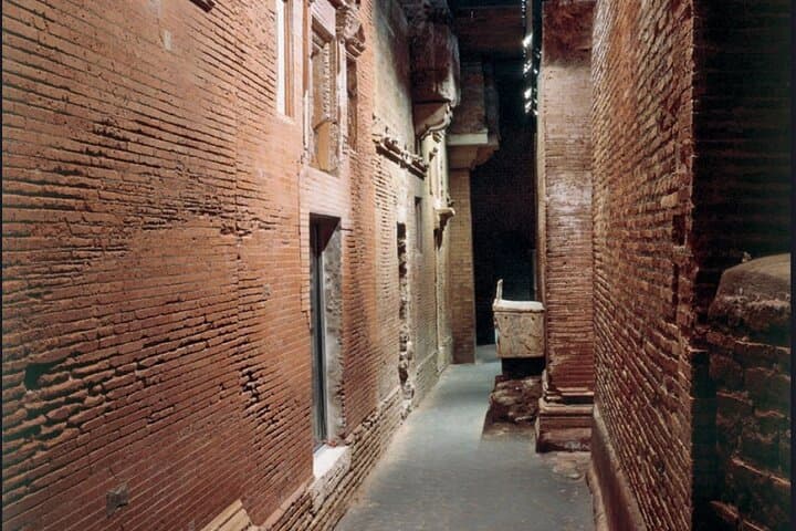 Scavi (excavations) St. Peter's Tomb and St. Peters Basilica