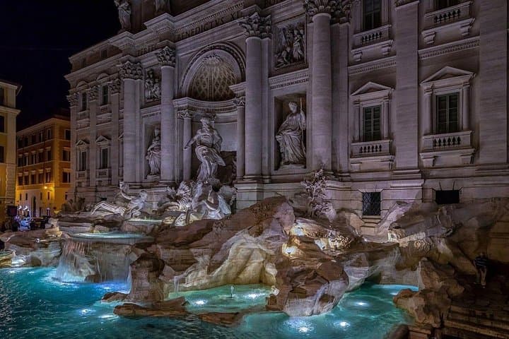 Trevi Fountain Guided Tour with Exclusive Access