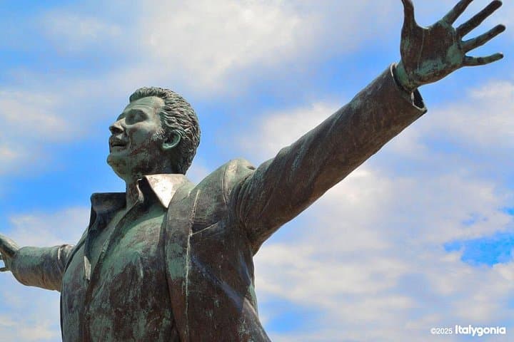 https://media-cdn.tripadvisor.com/media/attractions-splice-spp-720x480/17/15/63/85.jpg