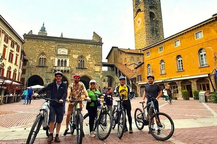 E-bike tour to discover Bergamo and its hills