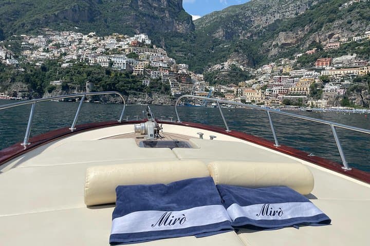 Private Boat Tour from Positano to the Amalfi Coast with Drinks