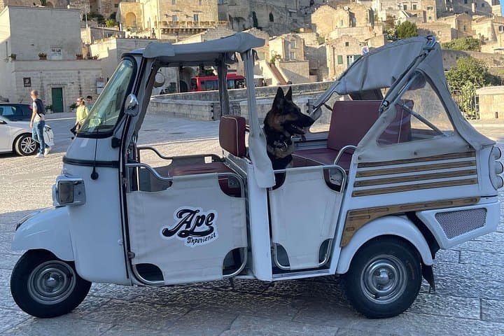 Matera: Panoramic TukTuk Tour with Cave House Entry