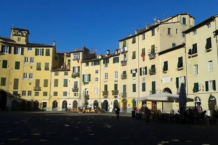 Early morning Lucca private walking tour