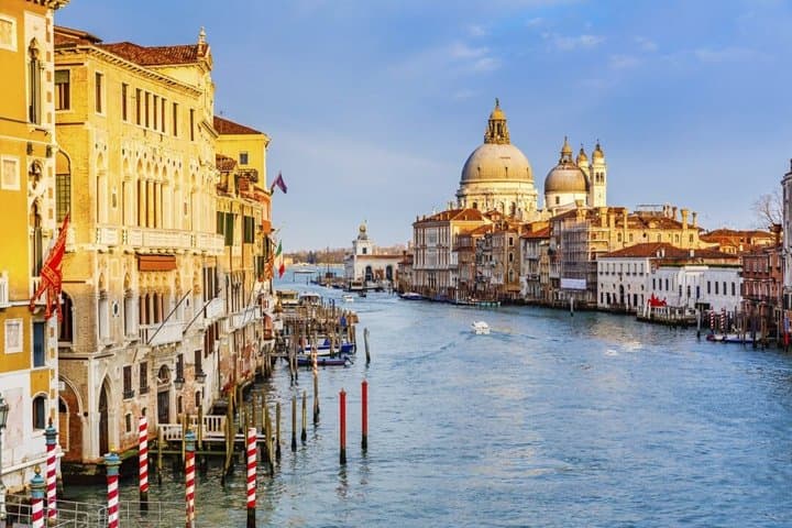 Enchanting Venice: City Walk & Majestic Gondola Ride + Ebook
