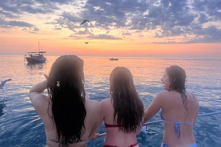 Cefalù : Private Boat Excursion with Aperitif and Snorkeling