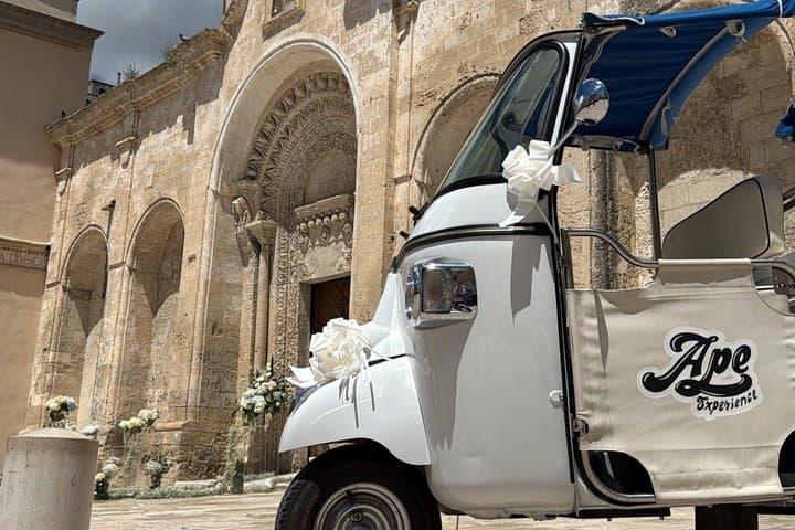 Matera: Panoramic TukTuk Tour with Cave House Entry