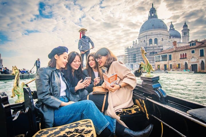 Venice Gondola ride with Skip the Line Doge's Palace tour