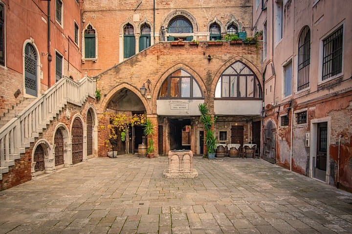 Private 2-Hour Venice Walking Tour: Explore the City with a Guide