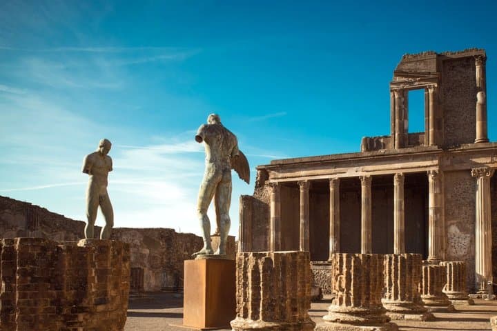 Day Trip from Rome to Pompeii & Amalfi Coast In semi private tour