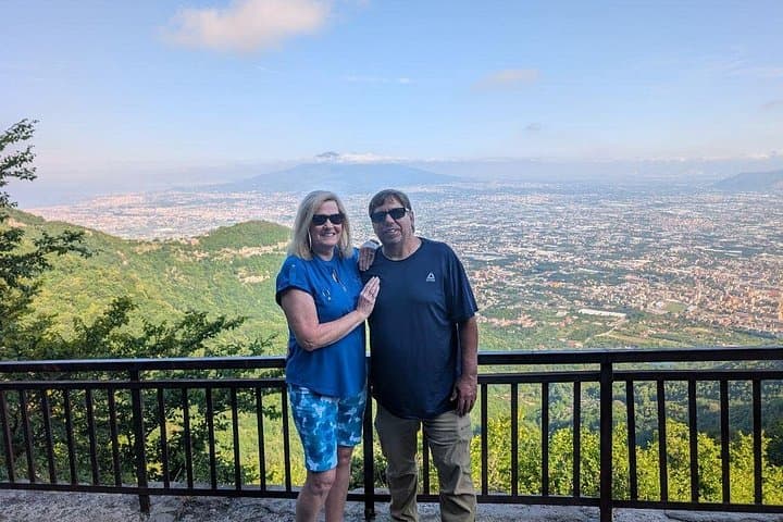 Transfer with stop in Pompeii from Naples to Amalfi Coast&Sorrento
