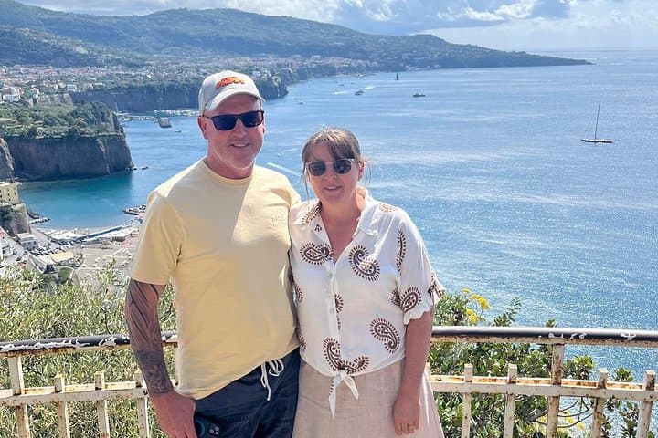 Transfer with stop in Pompeii from Naples to Amalfi Coast&Sorrento
