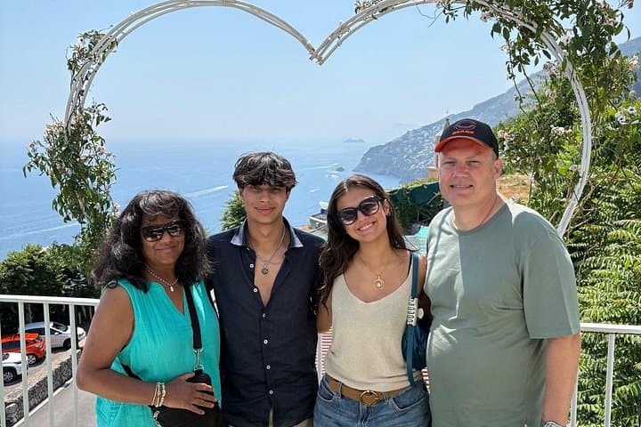Transfer with stop in Pompeii from Naples to Amalfi Coast&Sorrento