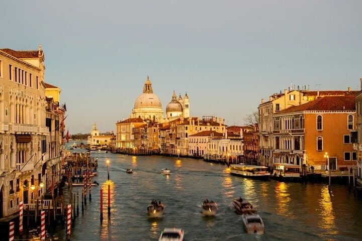 Private Gondola with Private Walking Tour In Heart of Venice
