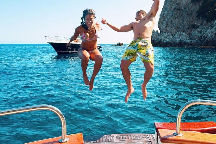 Half-Day Private Amalfi Coast Boat Tour in Classic Gozzo