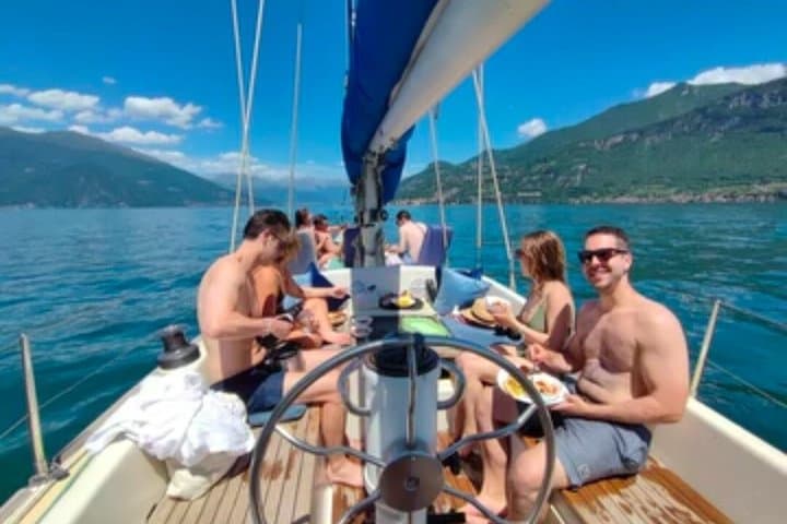 Sailing Experience on Lake Como with Private Skipper