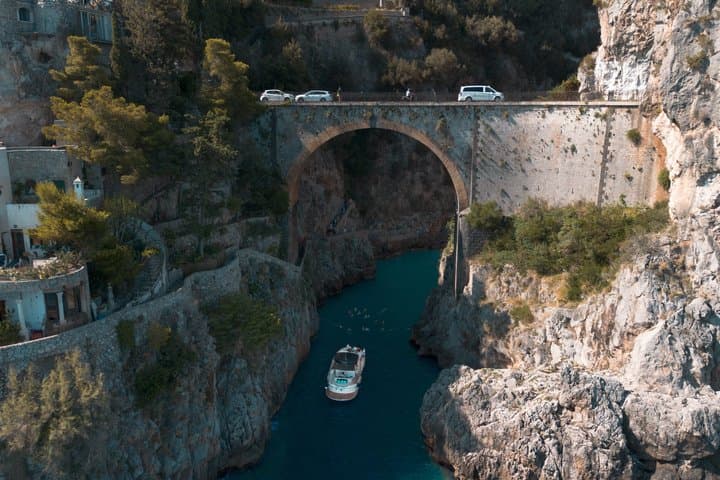 From Salerno: Small Group Amalfi Coast boat tour with stops in Positano & Amalfi