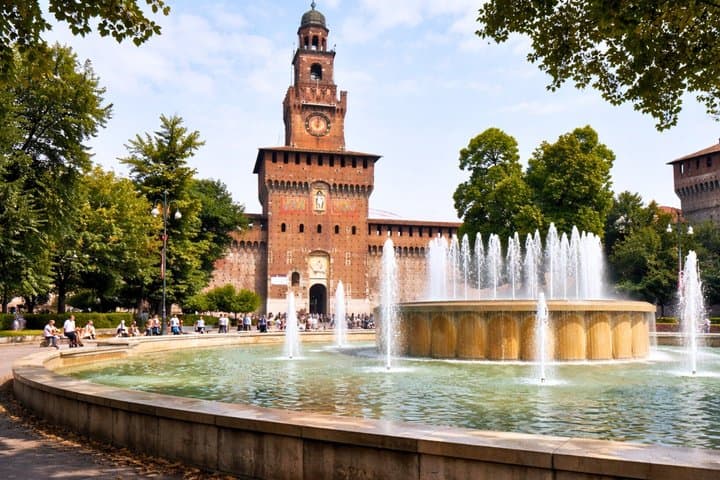 Milan Private Custom Family Walking Tour with Local