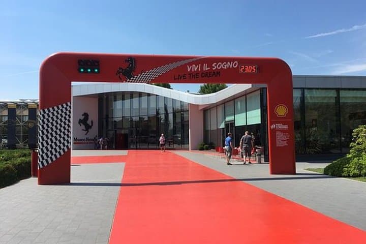 Bus Transfer to Ferrari Maranello and Enzo Ferrari in Modena