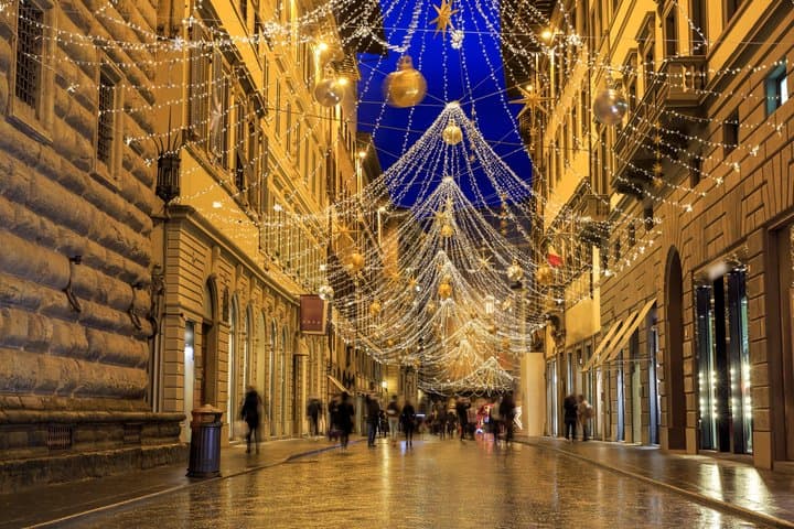 Private Christmas Walking Tour in Rome’s Festive Squares