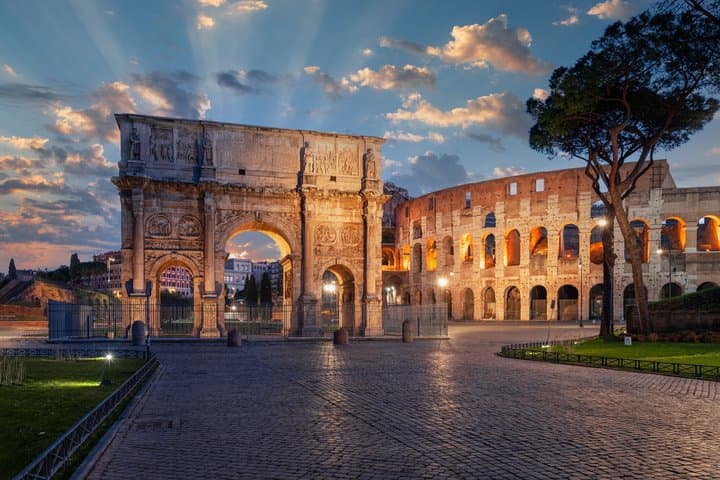 Private Christmas Walking Tour in Rome’s Festive Squares