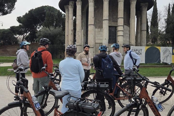 Rome Tour on Quality E-bikes, Small Groups and Local Guide!