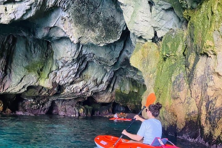 Syracuse: Kayak Excursion Through the Sea Caves and Ortigia