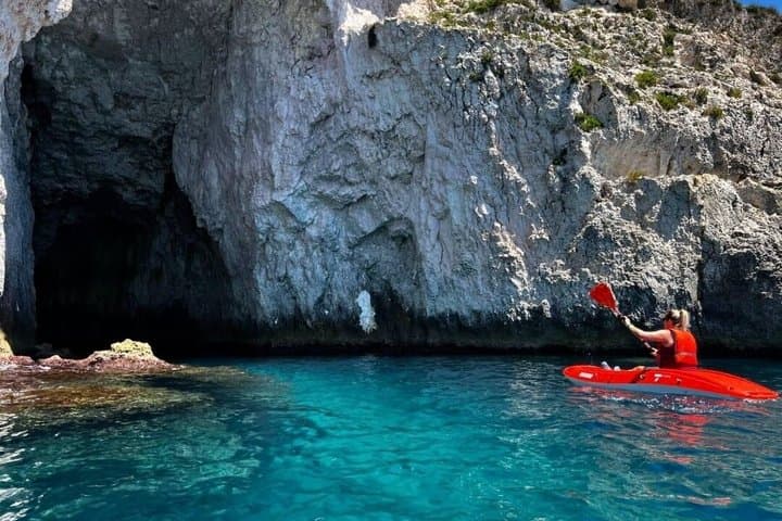 Syracuse: Kayak Excursion Through the Sea Caves and Ortigia