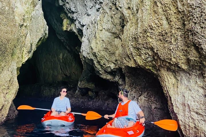 Syracuse: Kayak Excursion Through the Sea Caves and Ortigia