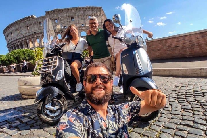 Rome by Vespa: Classic Rome Tour with Pick up & Drop Off