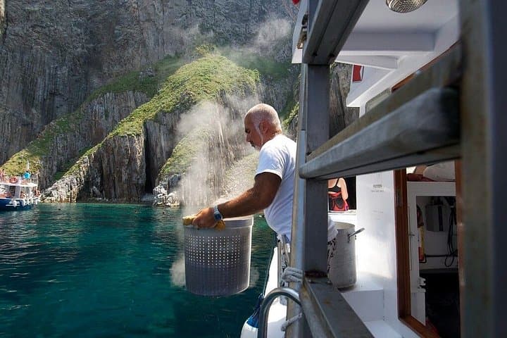 Ponza Island 5 Hour Boat Tour with Lunch and Snorkeling Option