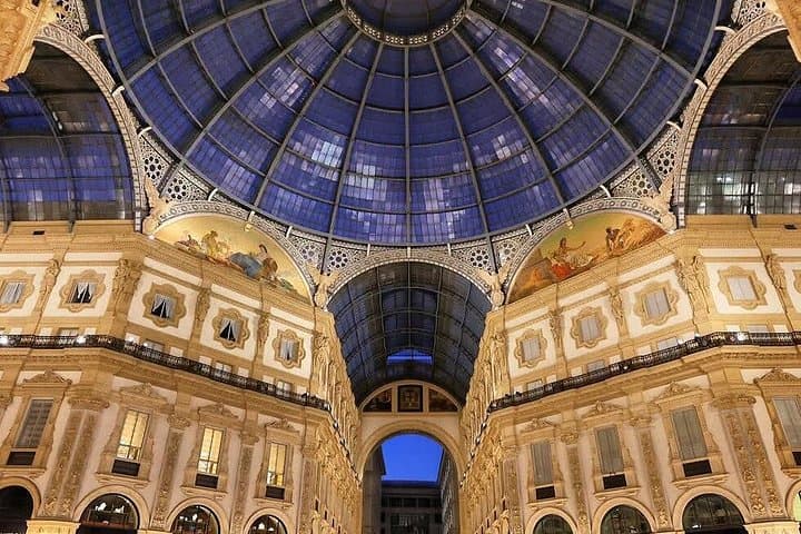 Chasing Lights & Flavors : Milan Night Tour with Gelato