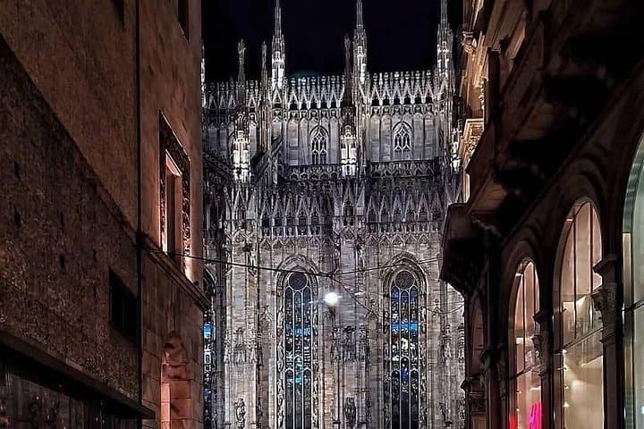 Chasing Lights & Flavors : Milan Night Tour with Gelato