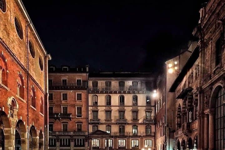 Chasing Lights & Flavors : Milan Night Tour with Gelato