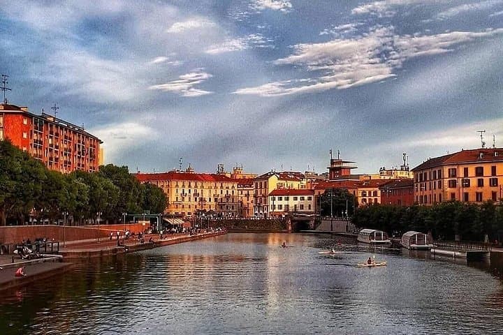 Chasing Lights & Flavors : Milan Night Tour with Gelato