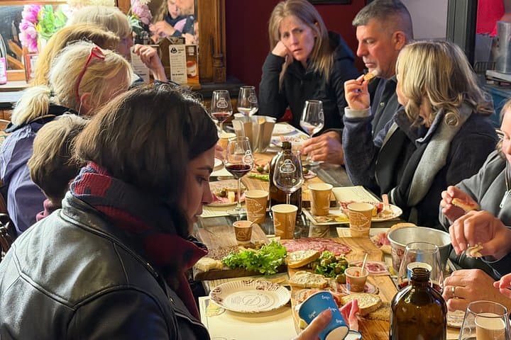 Florence Ghost & Crime Tour: Legends Murders with Tastings & Wine