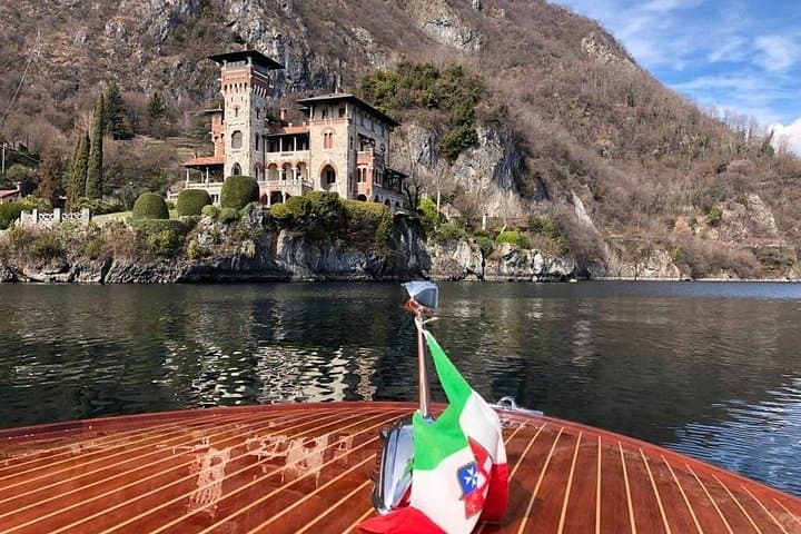 2h Tour with Vintage Wooden Boat on Lake Como