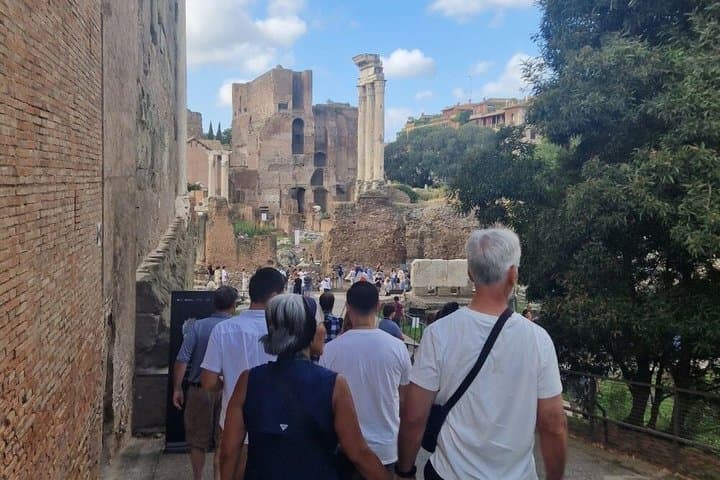 Ancient Rome Tour and Colosseum with Gladiator’s Gate (SHARED)