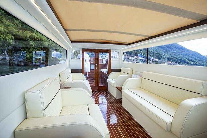 Private Venetian Wooden Boat Tour on Lake Como